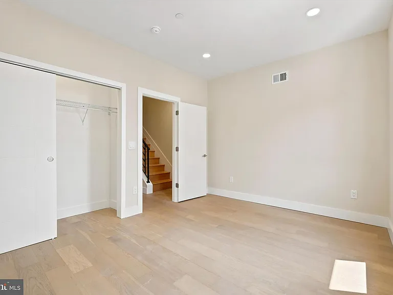 2440 E Harold St — Photo 8