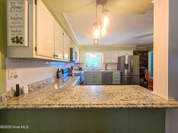 4th image of 809 Sandy Ridge Road