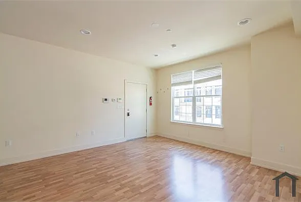2 bed, 670 sqft, $1,700 — Photo 3