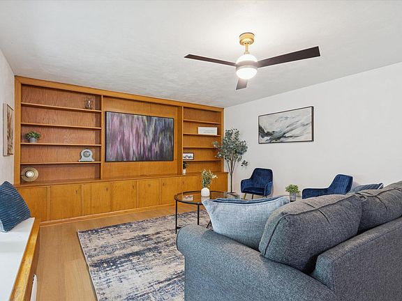 4th image of 438 Green Hill Dr