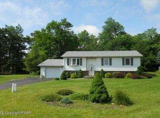 24 Oak St, Mount Pocono, PA 18344