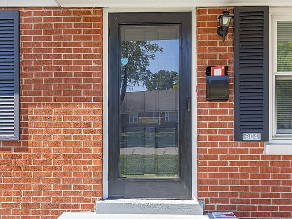 4th image of 604 Hi Crest Dr