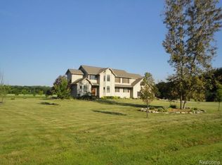 2930 Midway Ln, Saint Clair, MI 48079