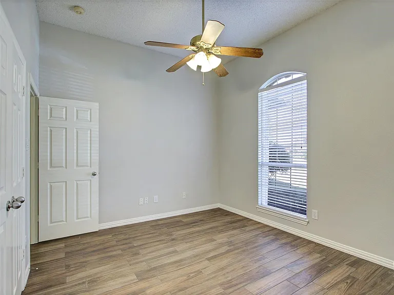 11117 Knoxville Ln — Photo 8