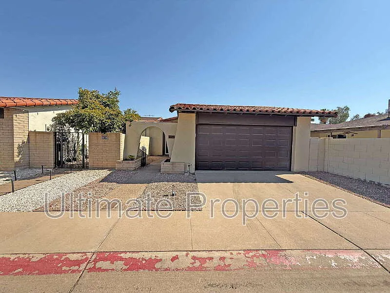 3 bed, 1.5 bath, 966 sqft, $1,945 — Photo 2