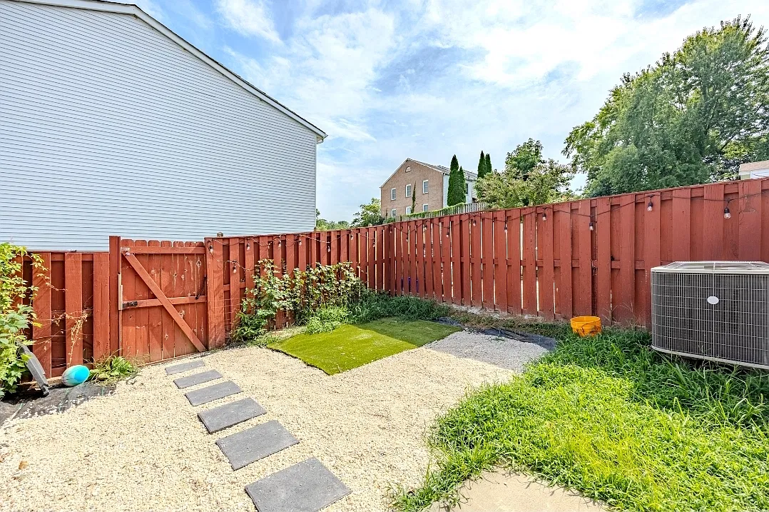 4 bed, 2.5 bath, 1897 sqft, $3,100 — Photo 3