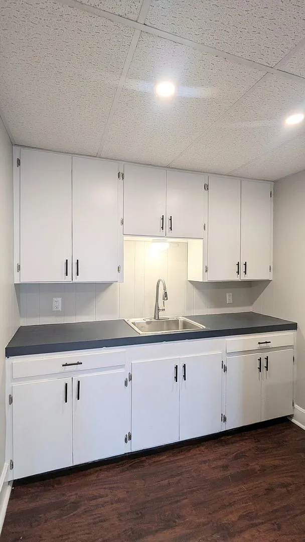 Building Photo - 56 Silver
