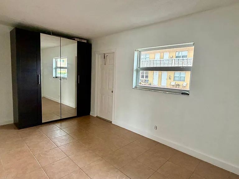 2607 NE 8th Ave #3 — Photo 13