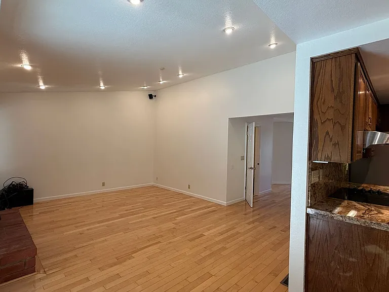 6252 Ridgemont Dr — Photo 20