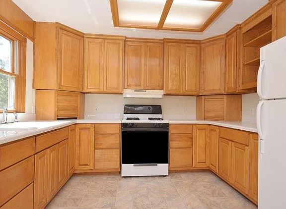 2nd image of 9518 Minerva Ave