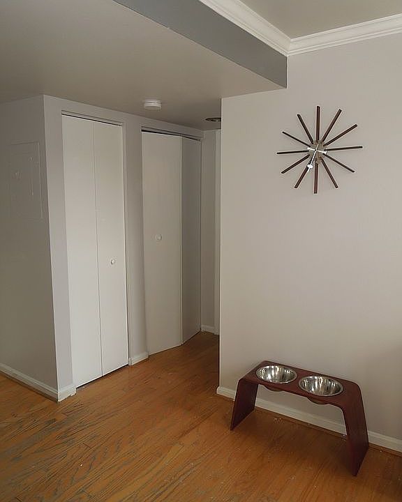 Entry/Laundry/Closet 1