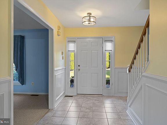 4th image of 1305 Colwell Ln