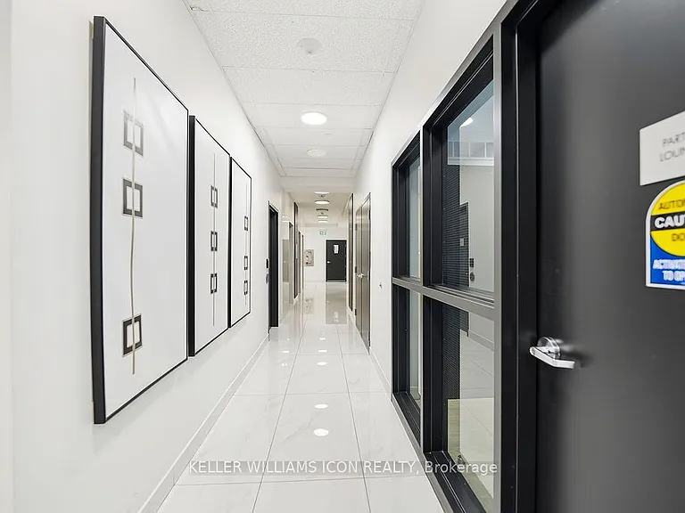 180 George St #1002 — Photo 30