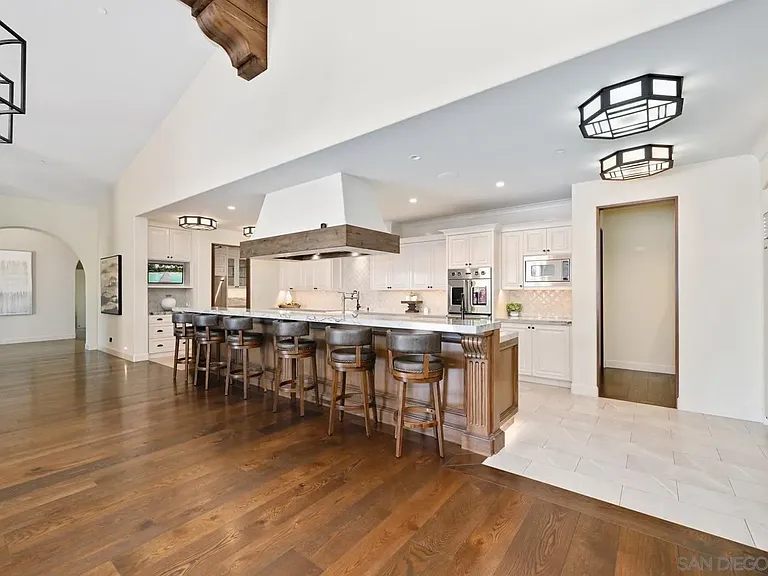 7031 Las Colinas — Photo 12