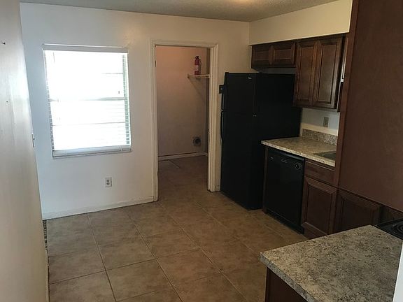 5th image of 2415 S Cedar Ave