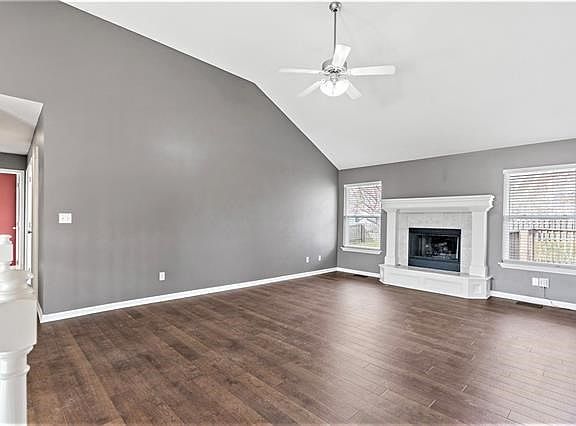 4th image of 1040 Poplar Ln