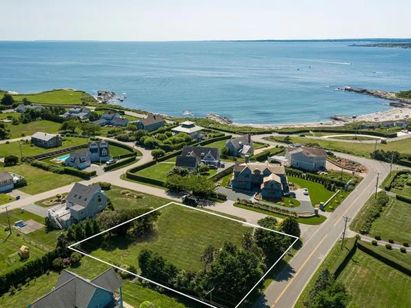 34 Castle Hill Ave, Newport, RI 02840
