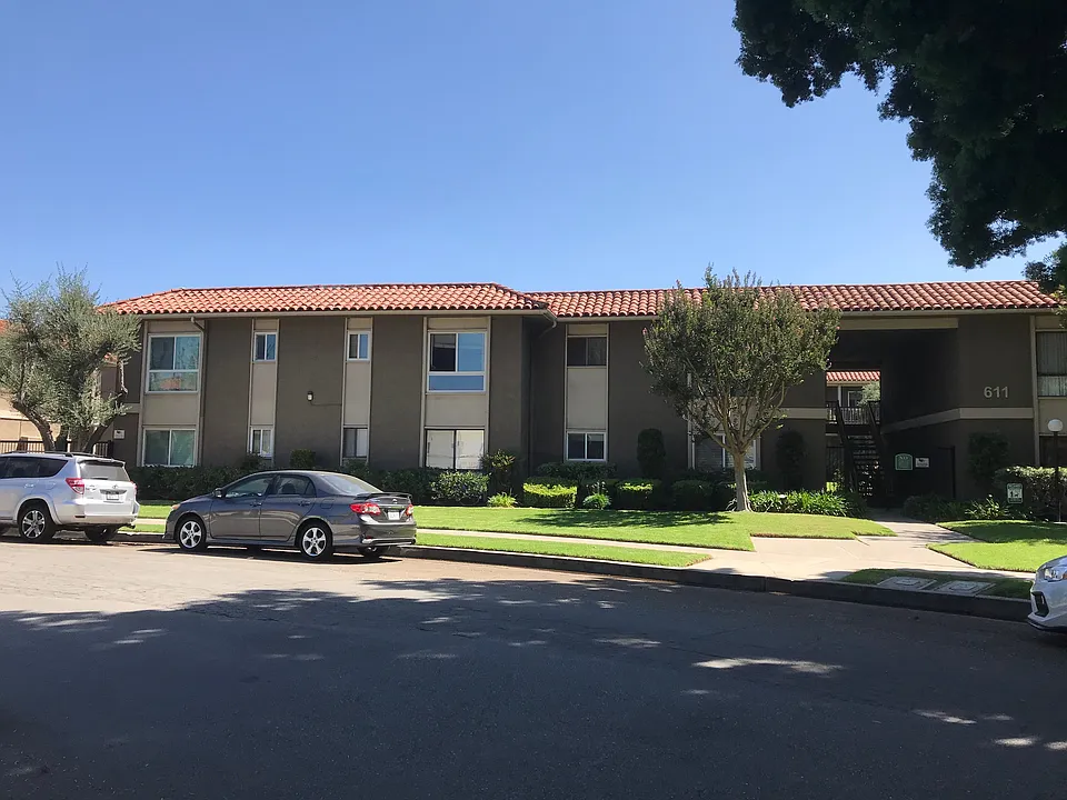 611 S La Veta Park Cir #120