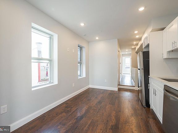 3rd image of 1135 W Somerset St