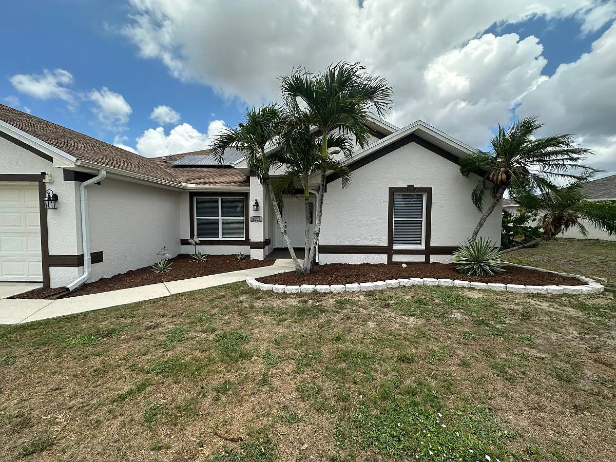 4 bed, 2108 sqft, $2,475 — Photo 2