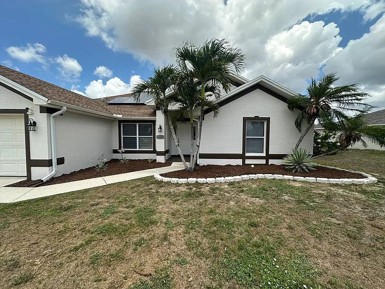 1603 NE 34th Ln — Photo 2