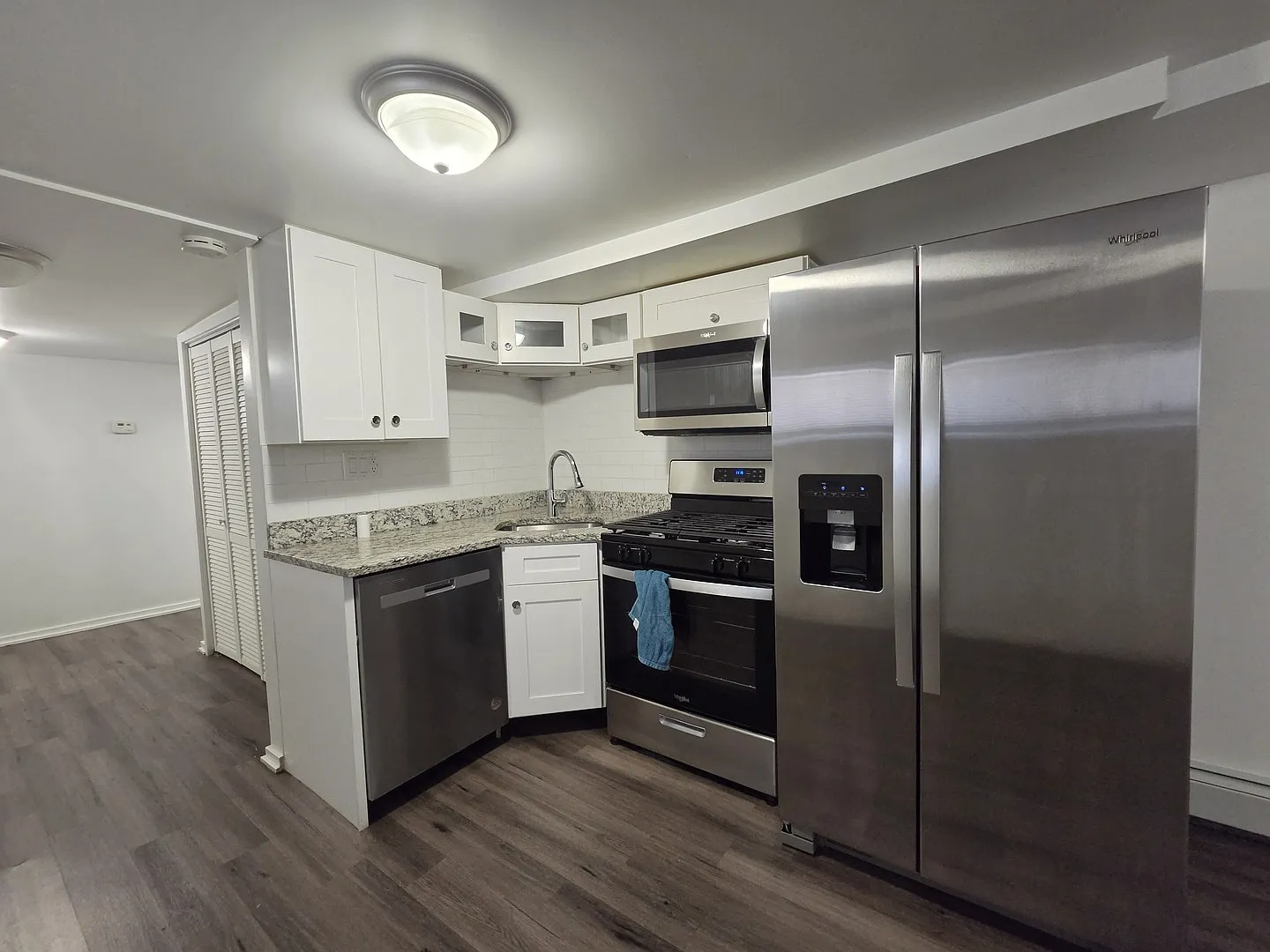 3 bed, 2.0 bath, 800 sqft, $1,800 — Photo 4