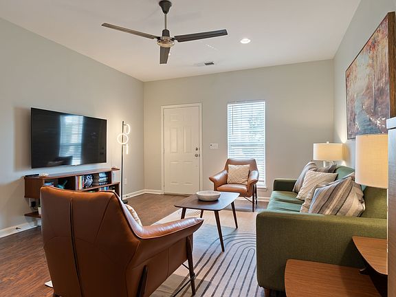 5th image of 420 Normandy Cir