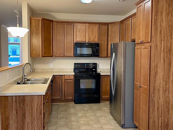 3rd image of 5207 Drakes Ct