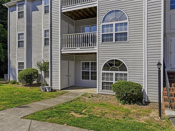 3rd image of 514 Rivertree Ln