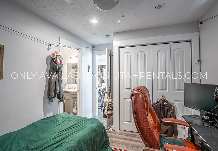 850 N University Ave #W — Photo 10
