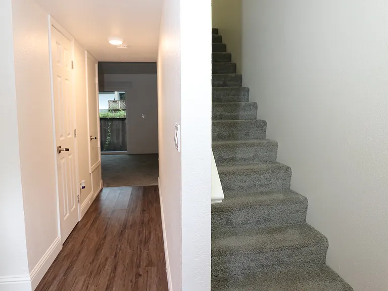 Cedarwood Apartments — Photo 30