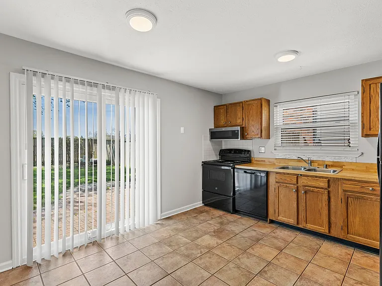 1576 Springfield Dr — Photo 18