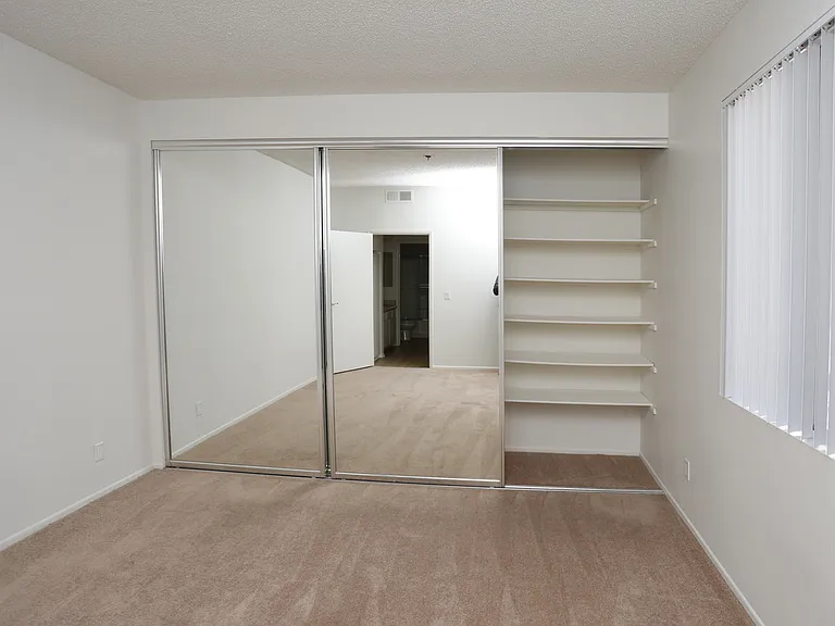 Lakeview — Photo 15