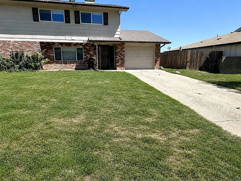 745 Nyssa Dr — Photo 1