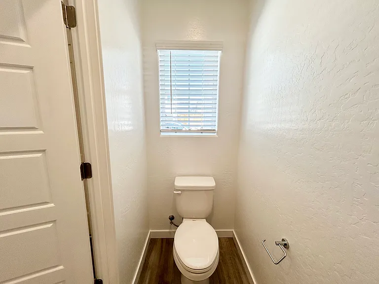4456 Bellaire Ave — Photo 7