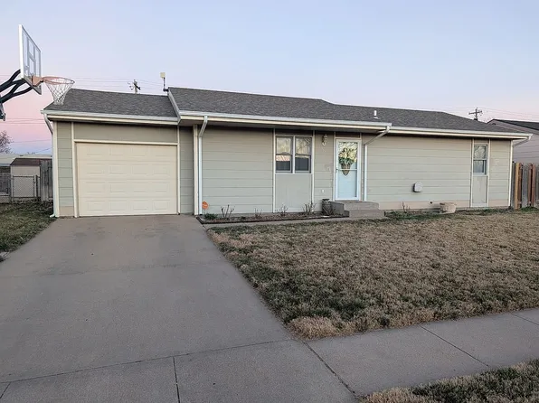 308 Prairie Ln, Holcomb, KS 67851