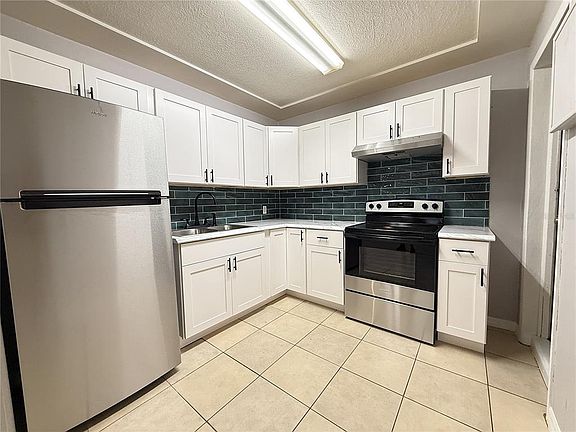 3rd image of 3022 W Walnut St