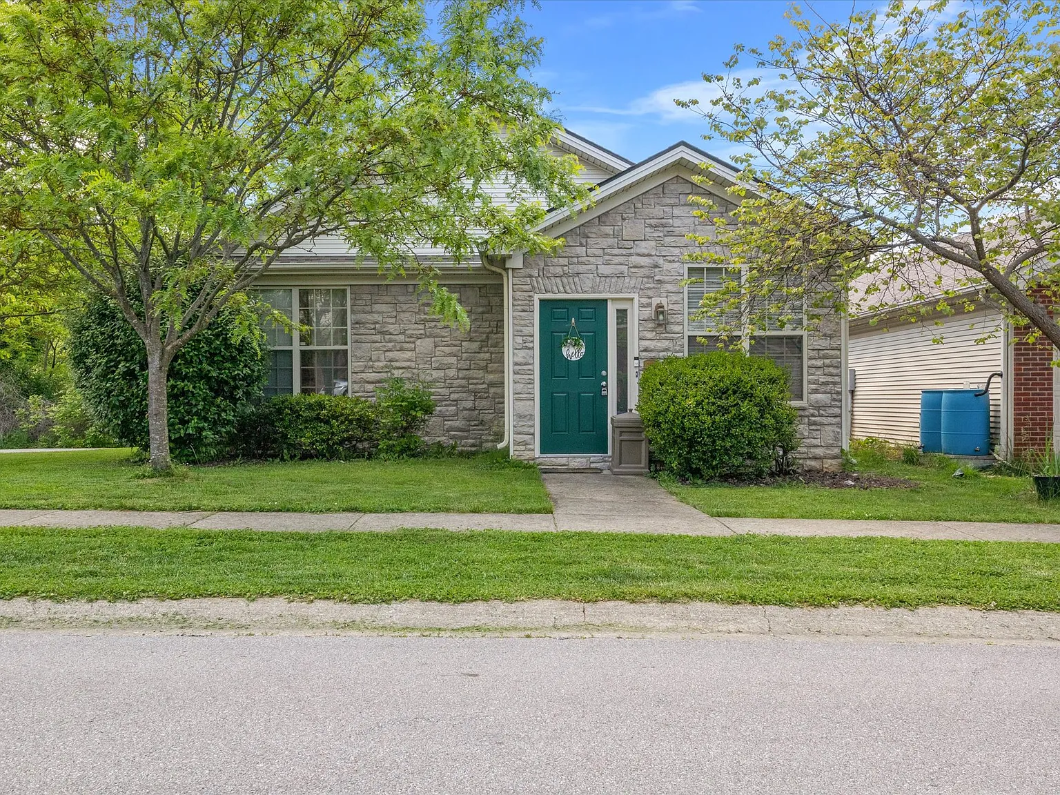 3 bed, 1364 sqft, $1,825 — Photo 1