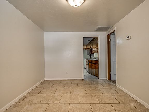 3rd image of 1406 E Park St
