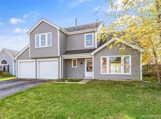 21 Fillmore Ln, Streamwood, IL 60107