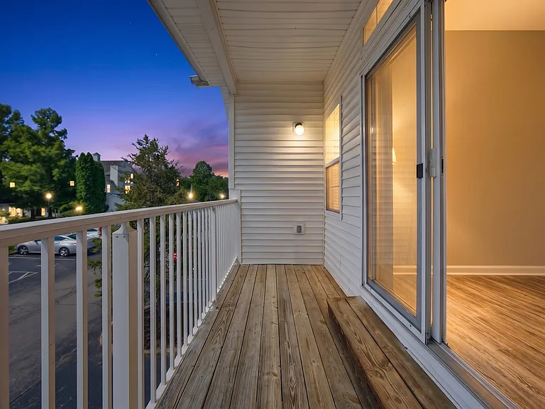 Colts Run-58-2_Twilight - Belmont Apartment 603