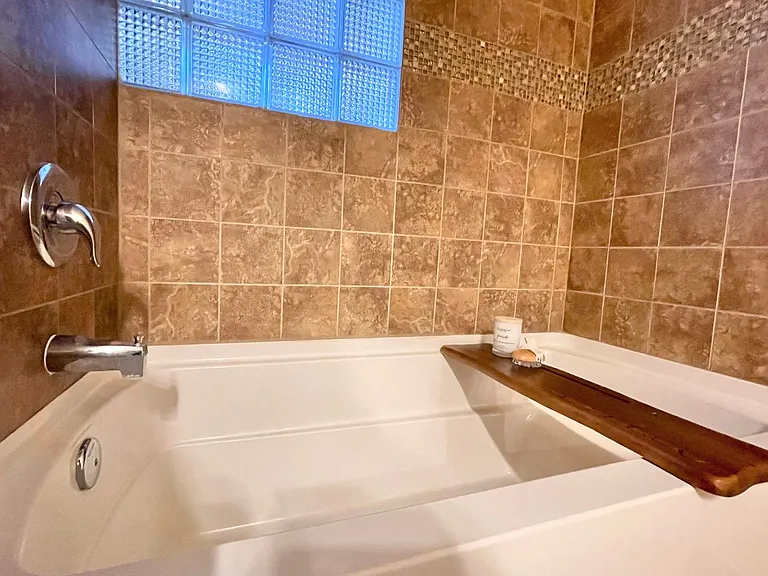 2934 Leavenworth St — Photo 15