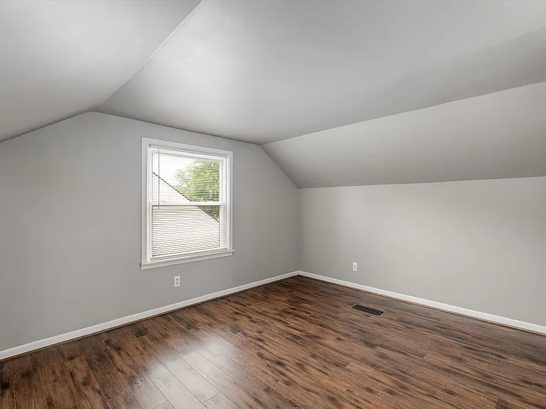 912 N Edison Ave — Photo 19