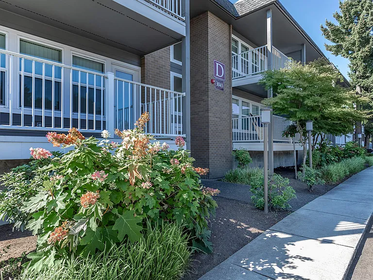 Corinthian Apartments — Photo 23