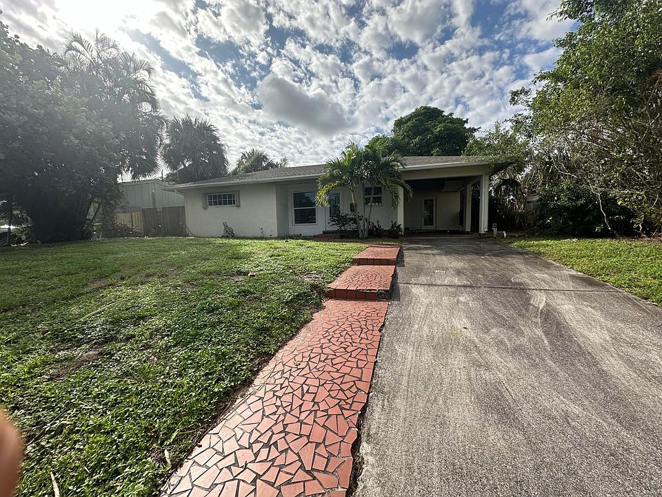 1st image of 940 Paseo Castalla