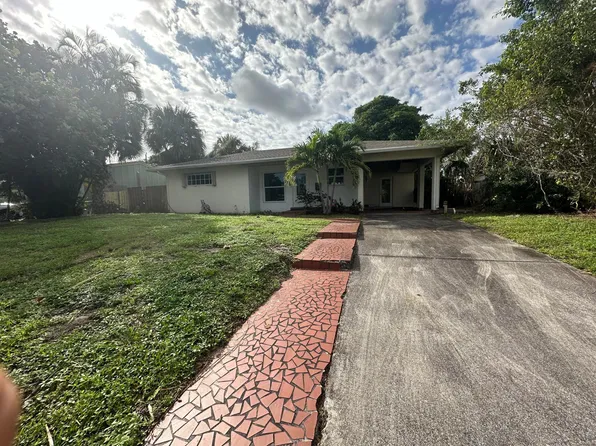 940 Paseo Castalla, West Palm Beach, FL 33405