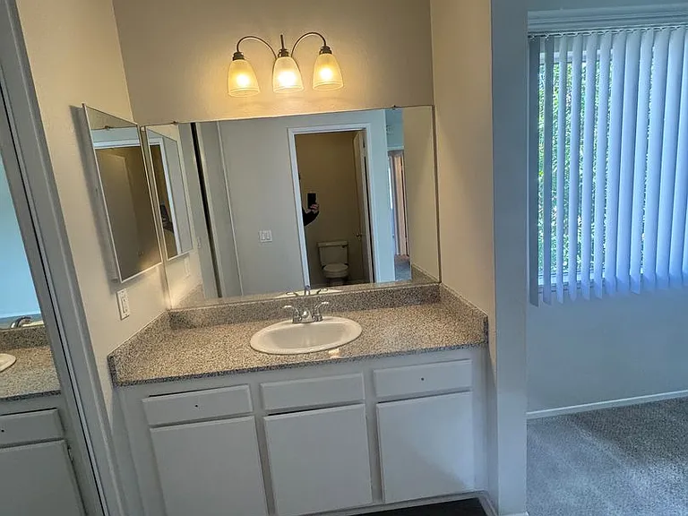 1236 Devonshire Ln — Photo 36
