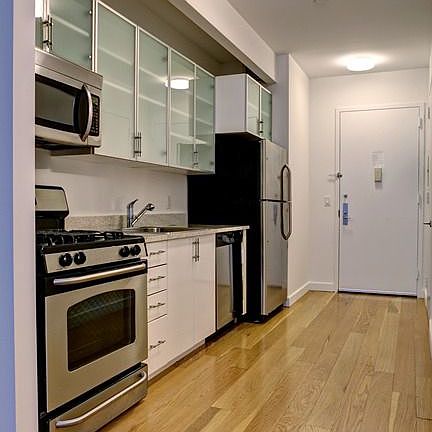 3rd image of 37 Wall St APT 15G