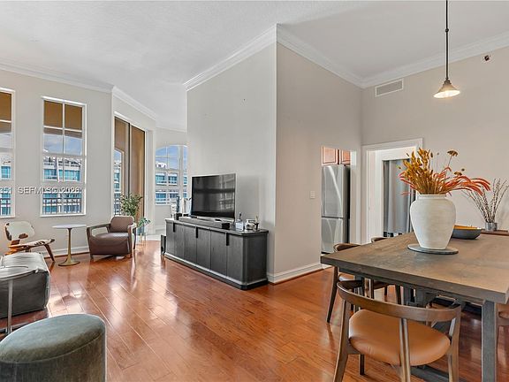 5th image of 3001 NE 185th St APT 707