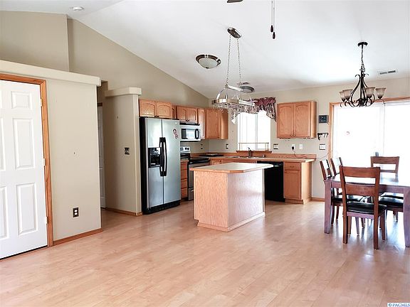 2nd image of 7904 Deschutes Dr